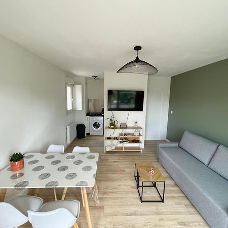 Appartement Avec Loggia Et Parking Prive Louviers Exteriér fotografie