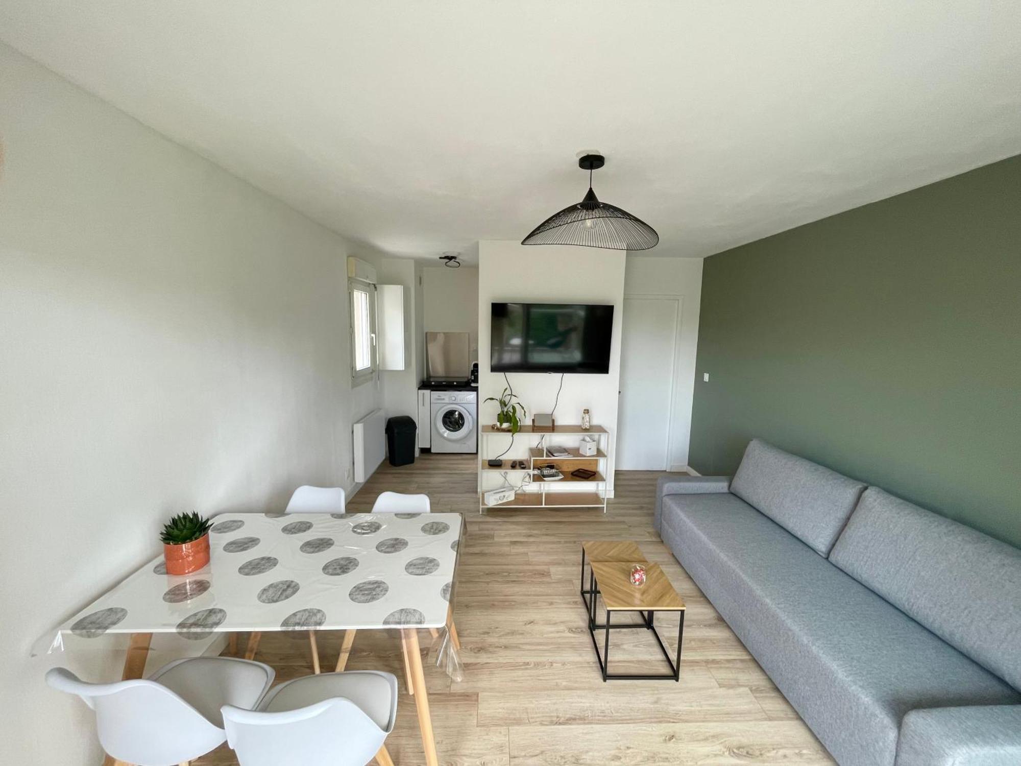 Appartement Avec Loggia Et Parking Prive Louviers Exteriér fotografie