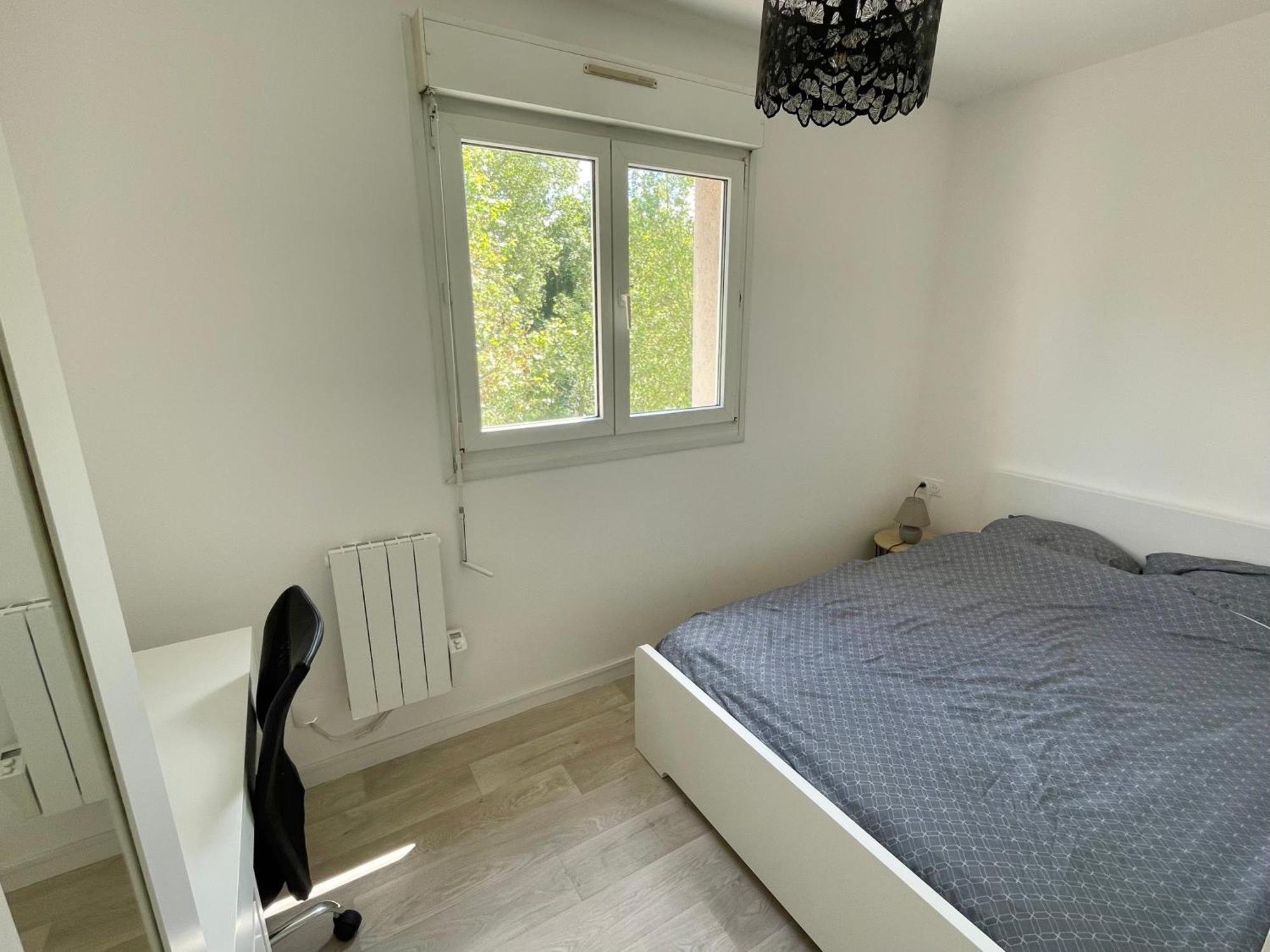 Appartement Avec Loggia Et Parking Prive Louviers Exteriér fotografie