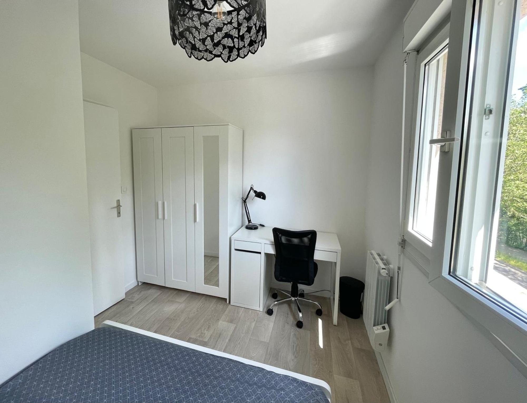 Appartement Avec Loggia Et Parking Prive Louviers Exteriér fotografie
