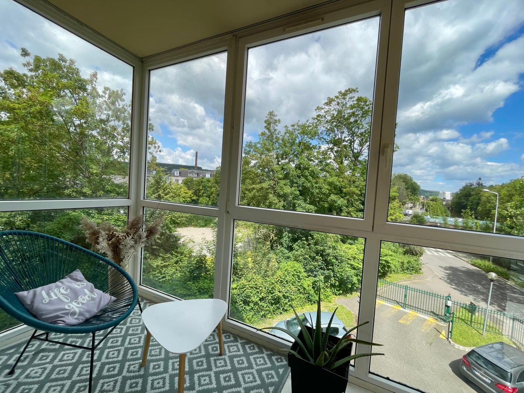 Appartement Avec Loggia Et Parking Prive Louviers Exteriér fotografie