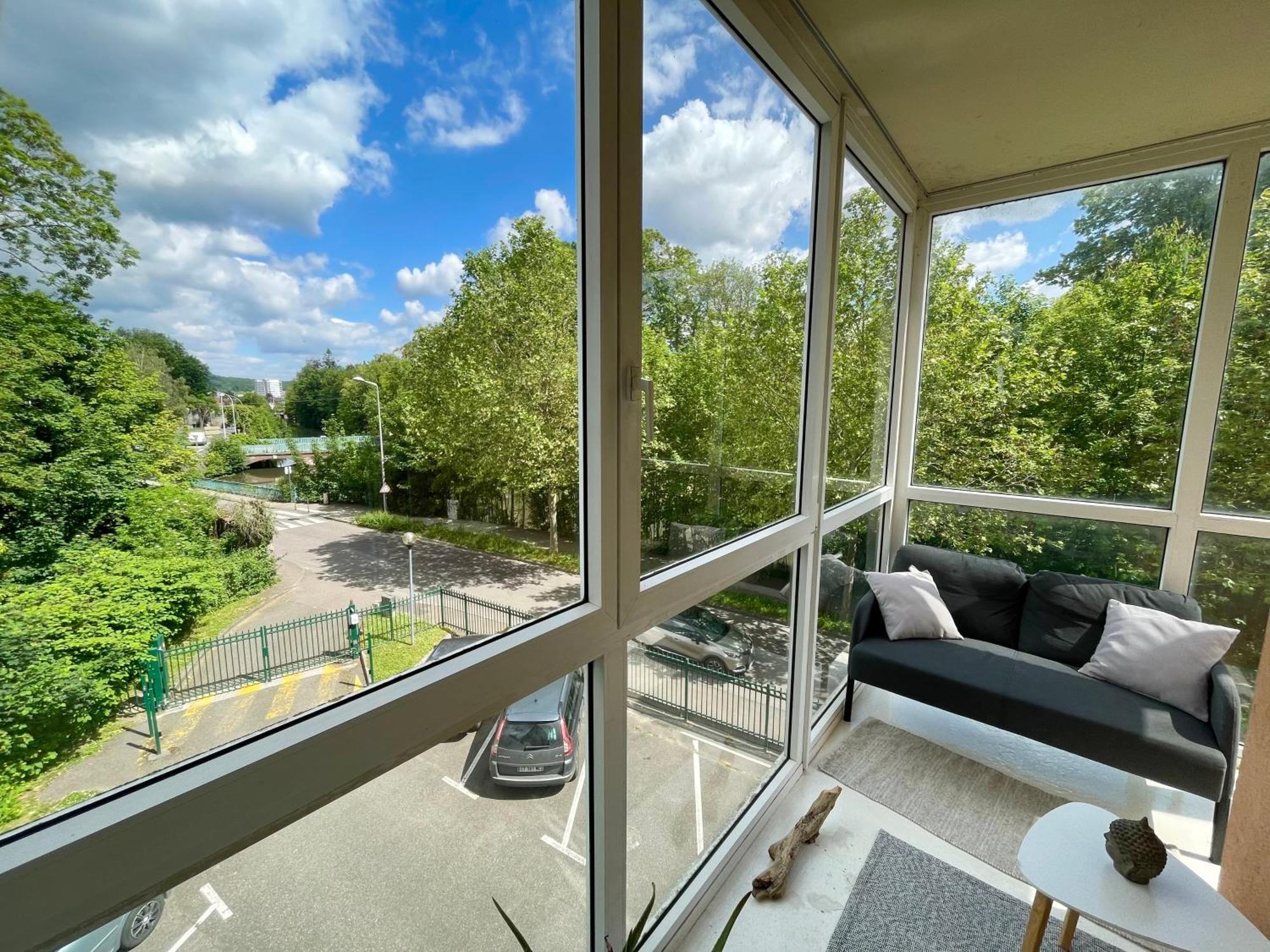 Appartement Avec Loggia Et Parking Prive Louviers Exteriér fotografie